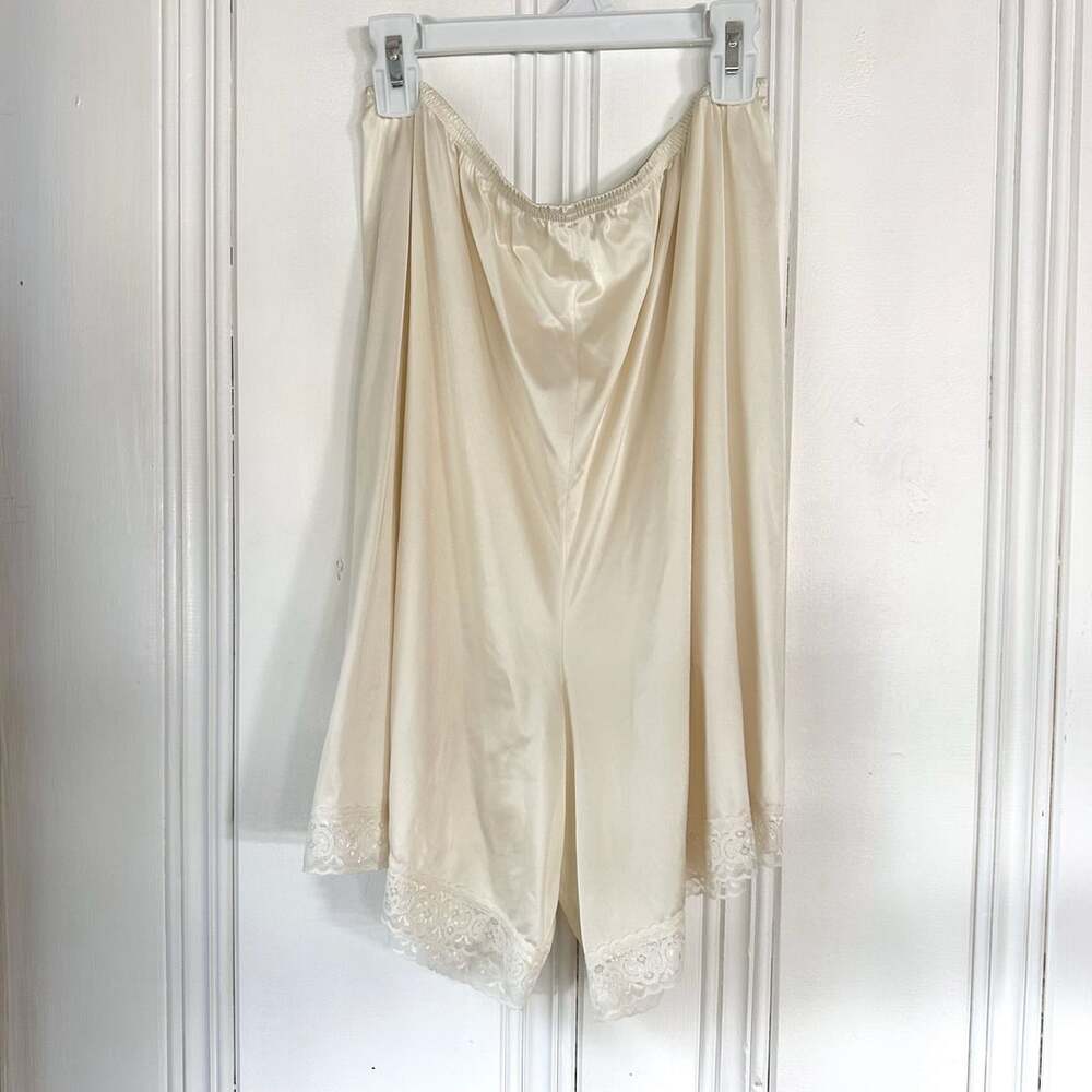 Vintage Nylon Slip Shorts / Bloomers with Lace Trim, Size Large